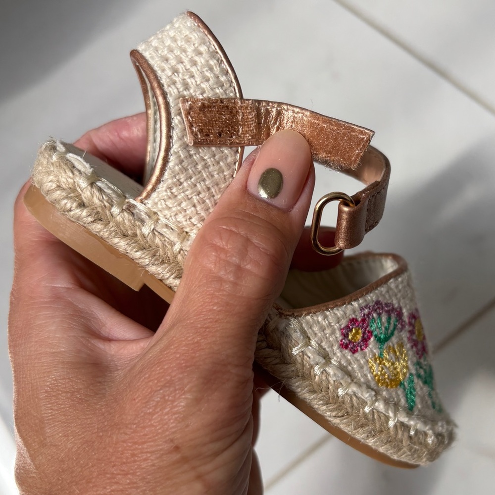 SFERRA Kids Floral Huarache Floral Sandals with Velcro Bronze Straps size 5 - Picture 4 of 5